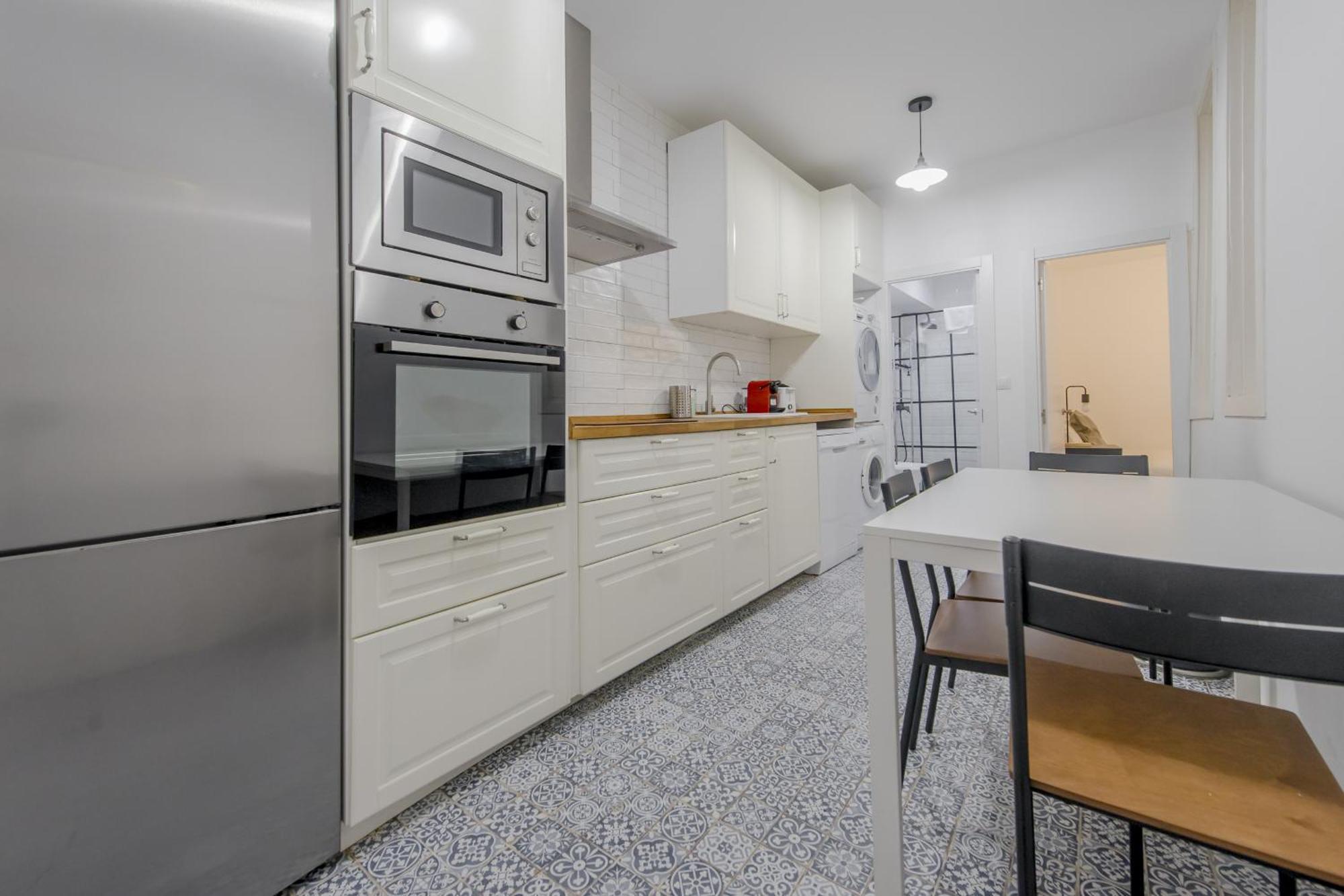 C-Cabeza Cool Apt Para 7 Al Lado De Tirso De Molina E1 Мадрид Экстерьер фото